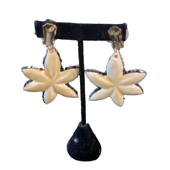 Earrings flower jet black & white  on ivory base clip 3”by 2” - Picture 2 of 2